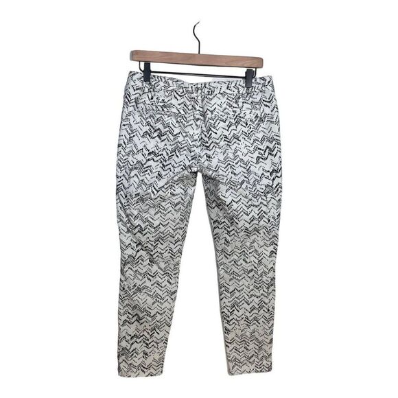 Khakis by Gap Capri Skinny Mimi White Black Aztec Design Pull On Chino Pant Sz 4 - Picture 4 of 12